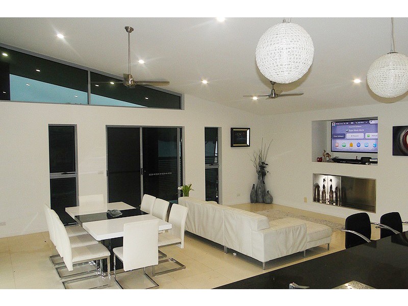 1 DOLPHIN TERRACE, South Gladstone QLD 4680