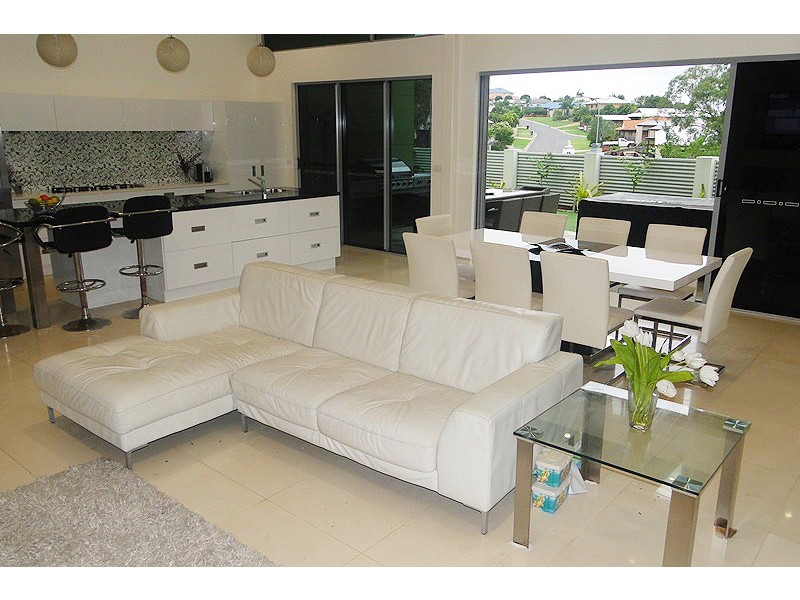 1 DOLPHIN TERRACE, South Gladstone QLD 4680