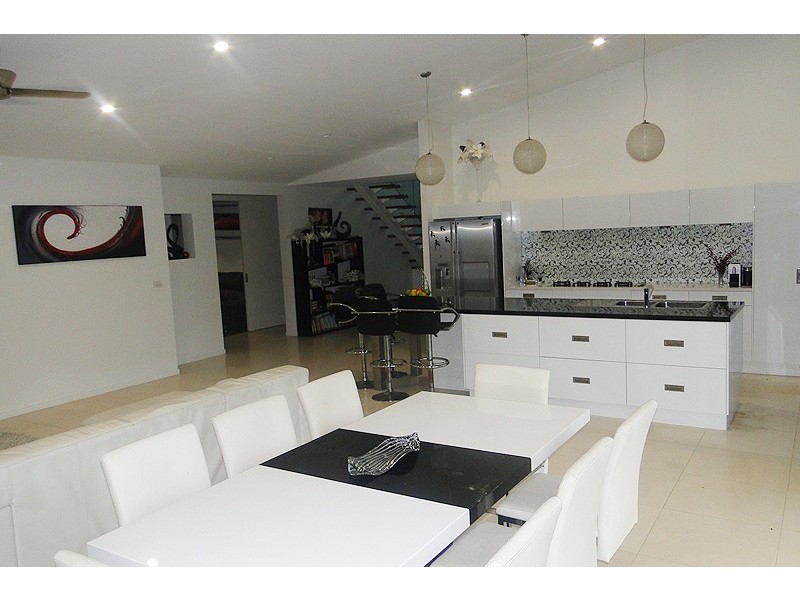 1 DOLPHIN TERRACE, South Gladstone QLD 4680