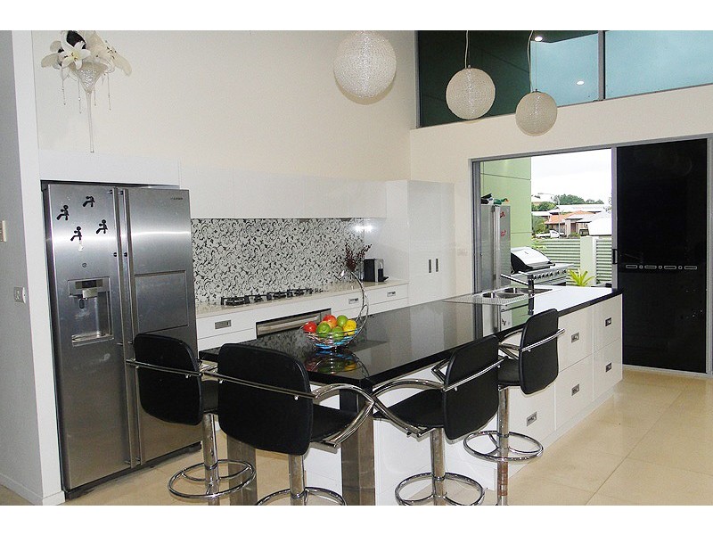 1 DOLPHIN TERRACE, South Gladstone QLD 4680