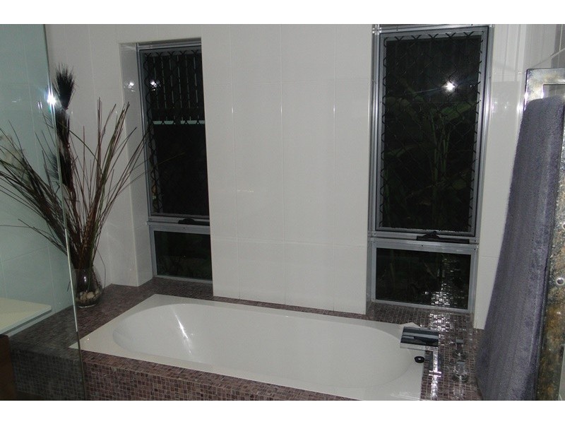 1 DOLPHIN TERRACE, South Gladstone QLD 4680