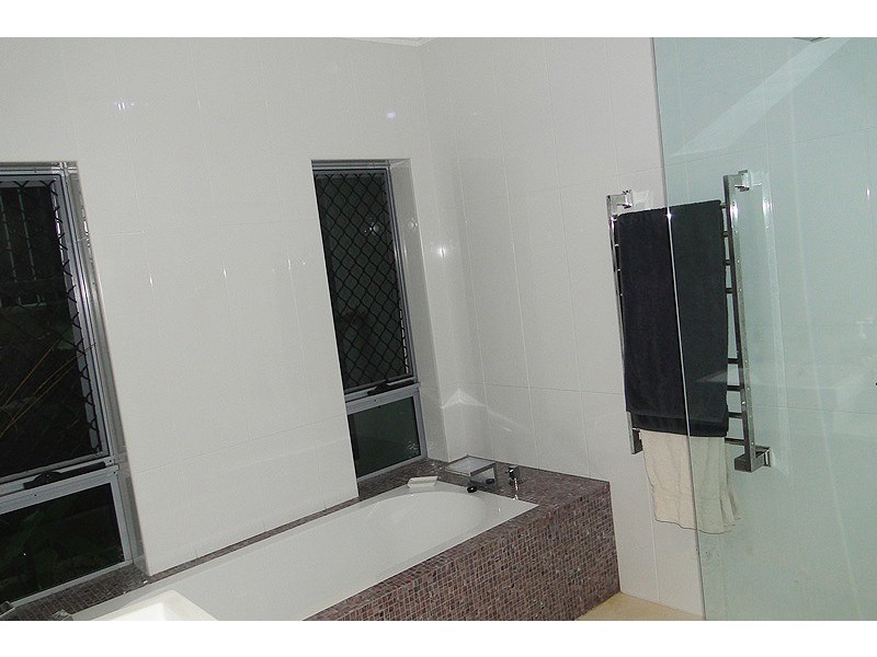 1 DOLPHIN TERRACE, South Gladstone QLD 4680