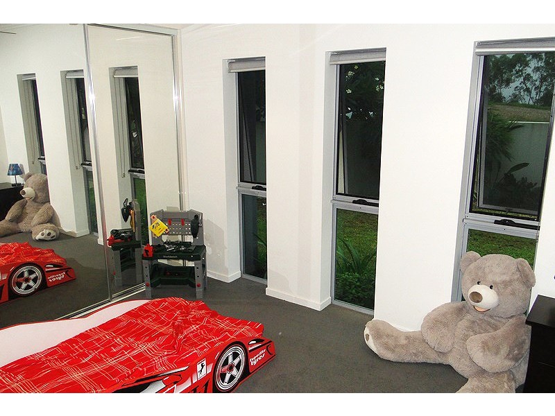 1 DOLPHIN TERRACE, South Gladstone QLD 4680