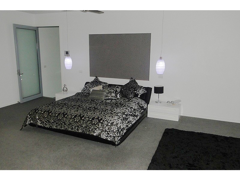 1 DOLPHIN TERRACE, South Gladstone QLD 4680