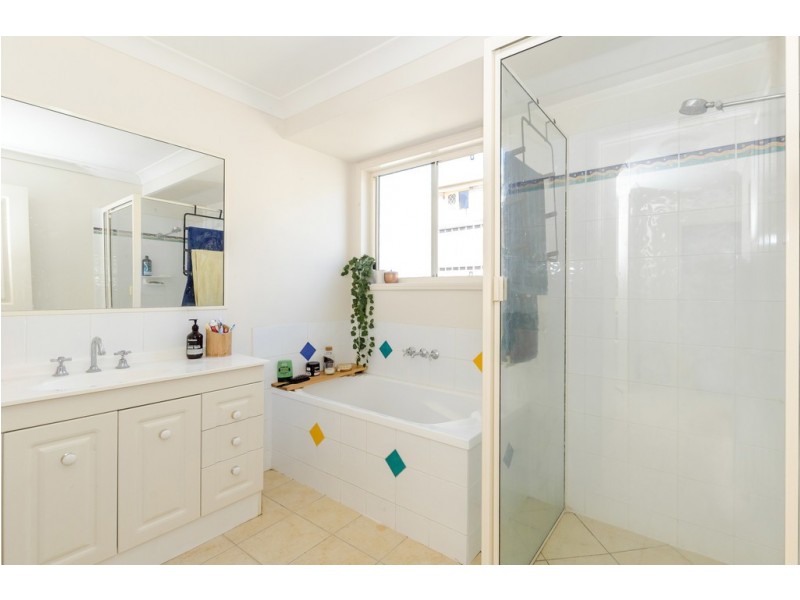 7 Dorinda Close, Clinton QLD 4680