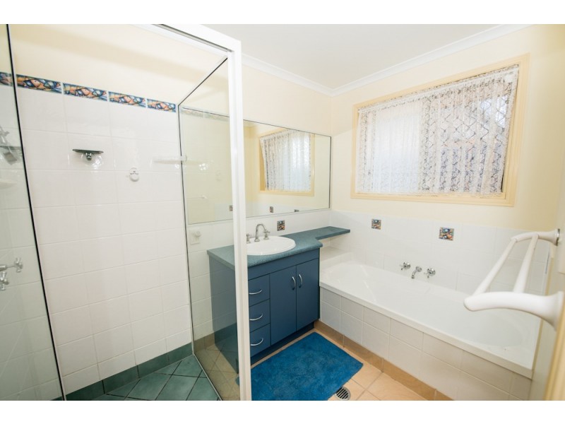 71 Emmadale Drive, New Auckland QLD 4680