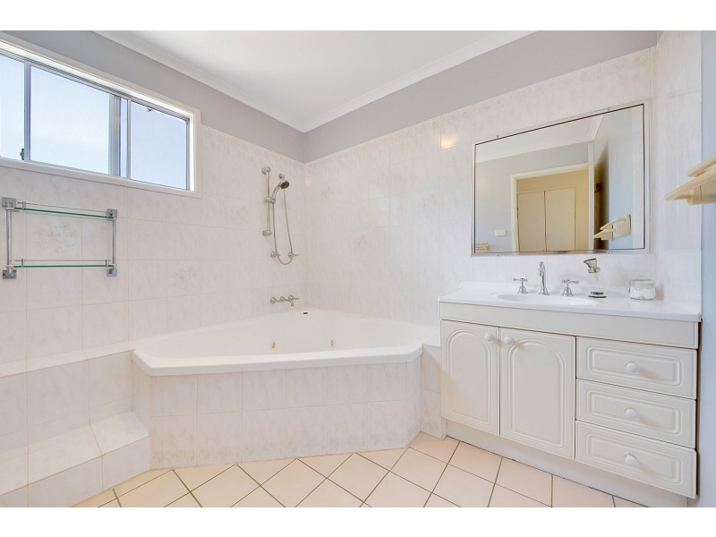 15 Tuna Street, Toolooa QLD 4680
