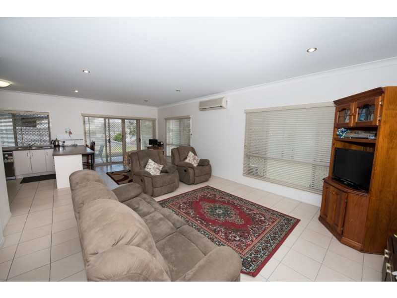 7 Observatory Place, New Auckland QLD 4680