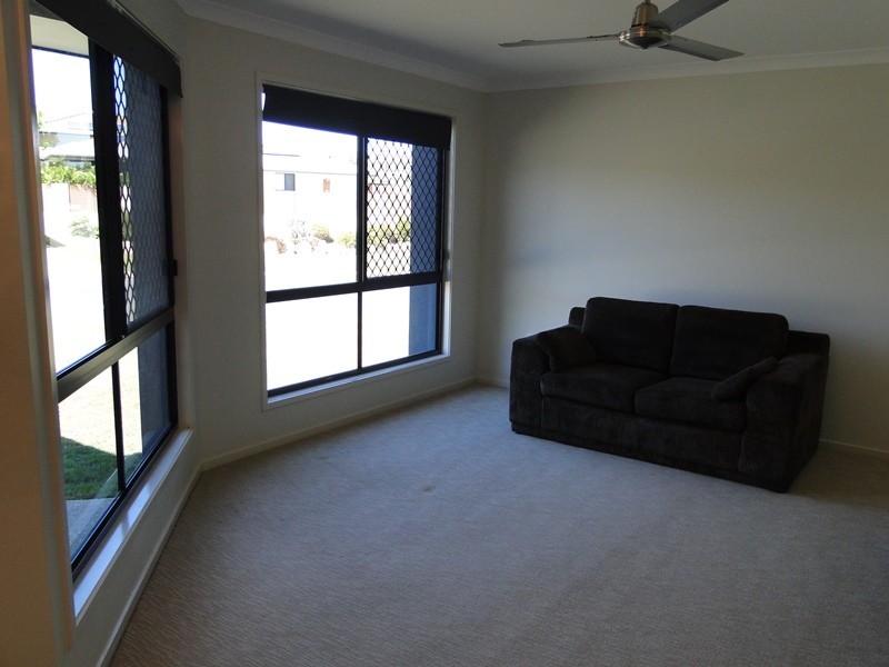 13 Stella Street, Boyne Island QLD 4680