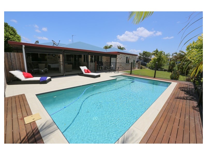 1 ROTHBURY PLACE, New Auckland QLD 4680