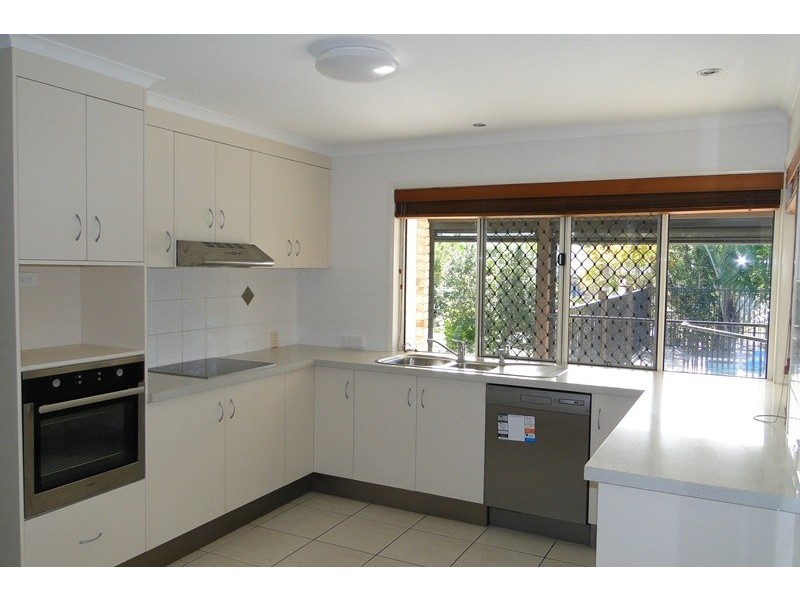 1 ROTHBURY PLACE, New Auckland QLD 4680