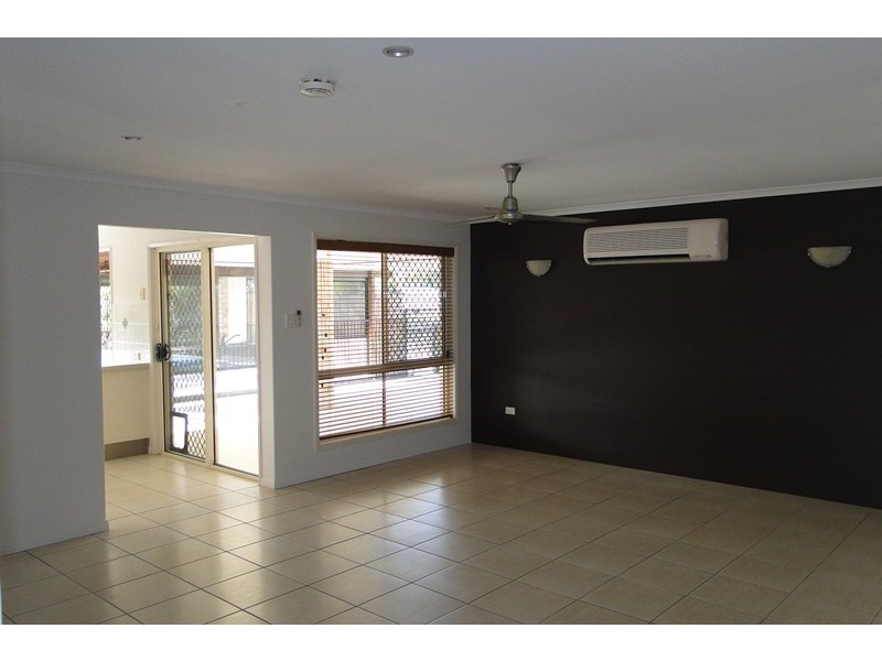 1 ROTHBURY PLACE, New Auckland QLD 4680