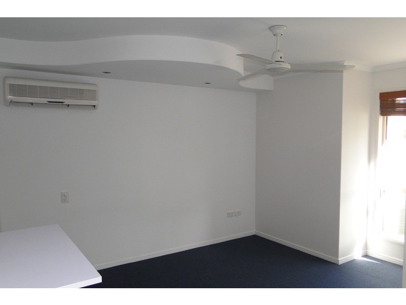 1 ROTHBURY PLACE, New Auckland QLD 4680