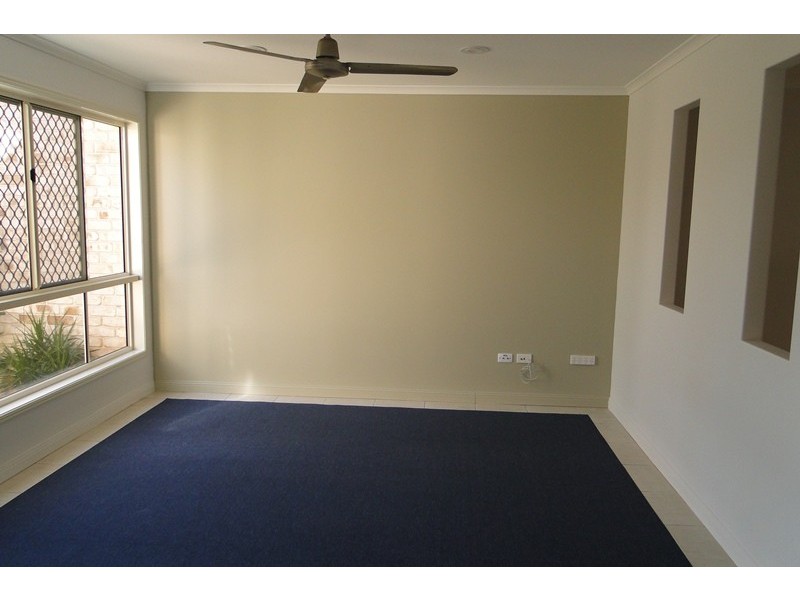 1 ROTHBURY PLACE, New Auckland QLD 4680