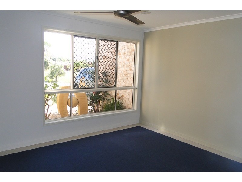 1 ROTHBURY PLACE, New Auckland QLD 4680