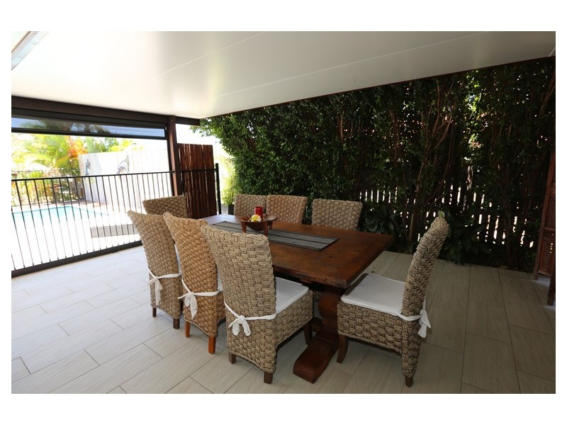 1 ROTHBURY PLACE, New Auckland QLD 4680