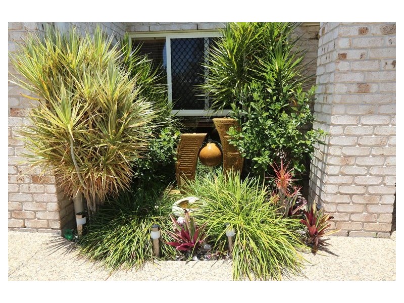 1 ROTHBURY PLACE, New Auckland QLD 4680