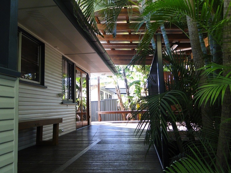 15 MELLEFONT STREET, West Gladstone QLD 4680