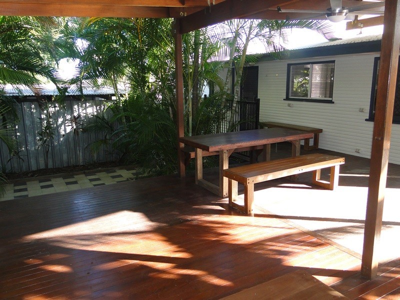 15 MELLEFONT STREET, West Gladstone QLD 4680