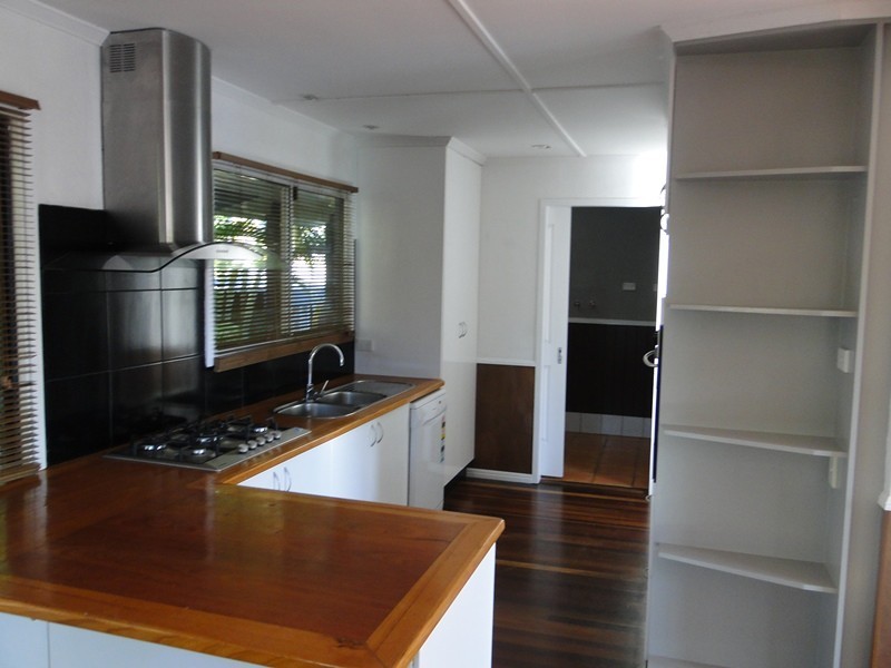 15 MELLEFONT STREET, West Gladstone QLD 4680