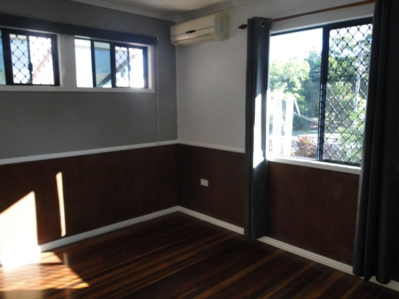 15 MELLEFONT STREET, West Gladstone QLD 4680