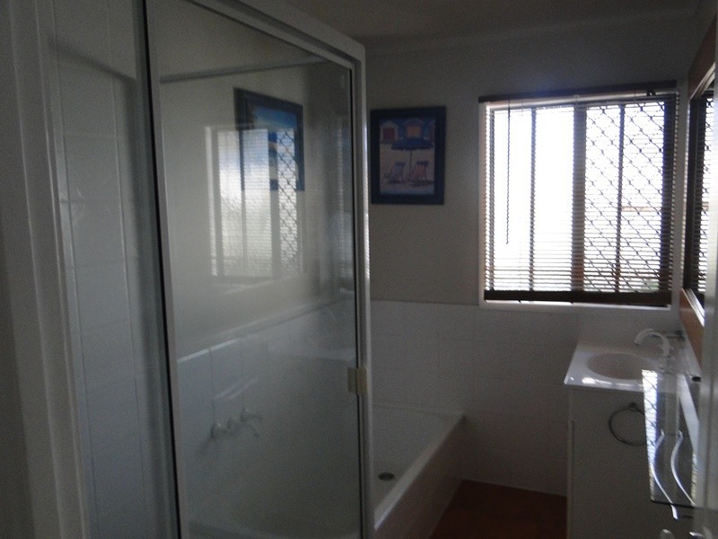 15 MELLEFONT STREET, West Gladstone QLD 4680