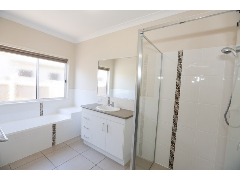 12 Sanctuary Place, South Gladstone QLD 4680