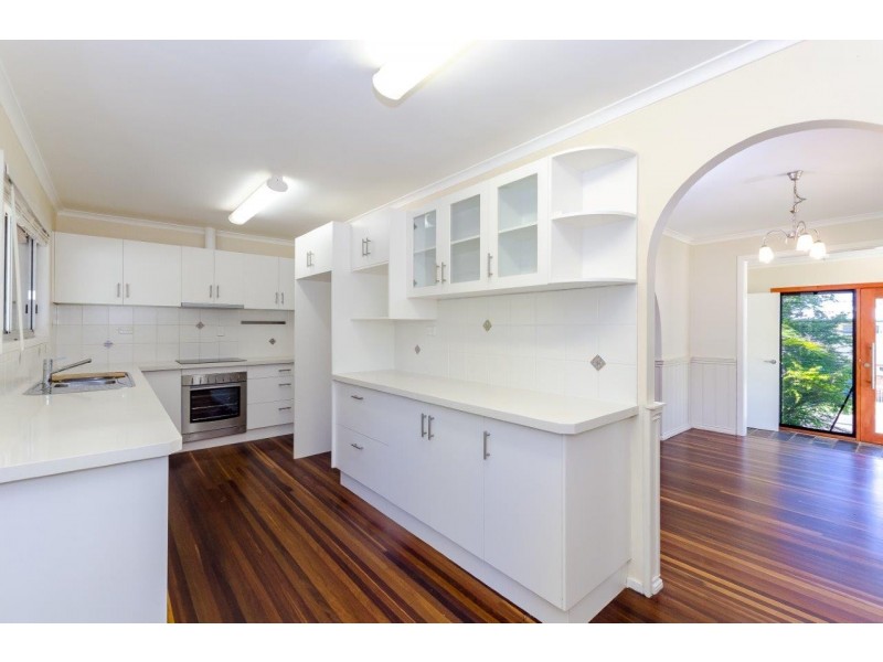 1 Banksia Street, Boyne Island QLD 4680