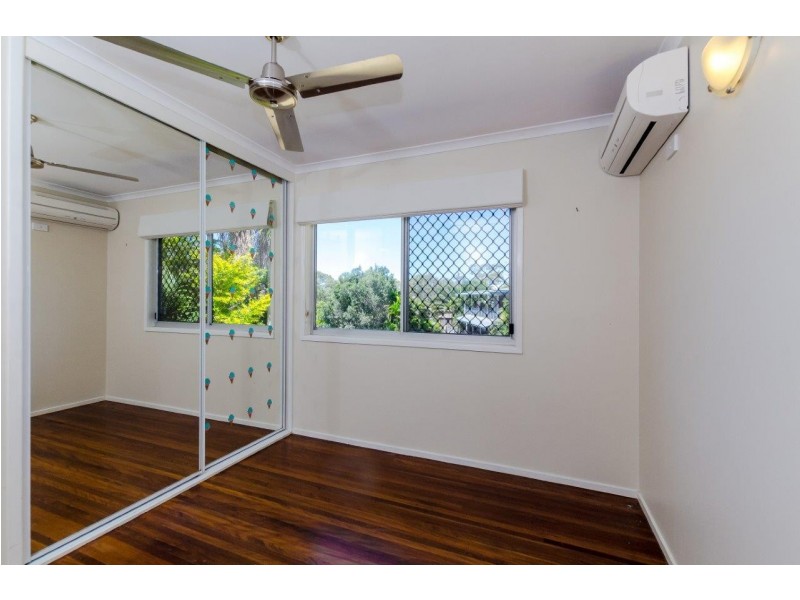 1 Banksia Street, Boyne Island QLD 4680