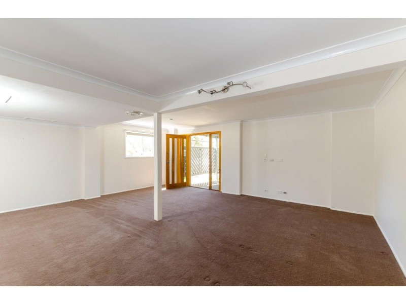 1 Banksia Street, Boyne Island QLD 4680