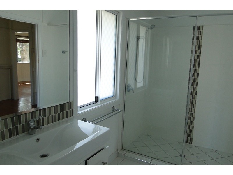 17 Fowler Street, West Gladstone QLD 4680