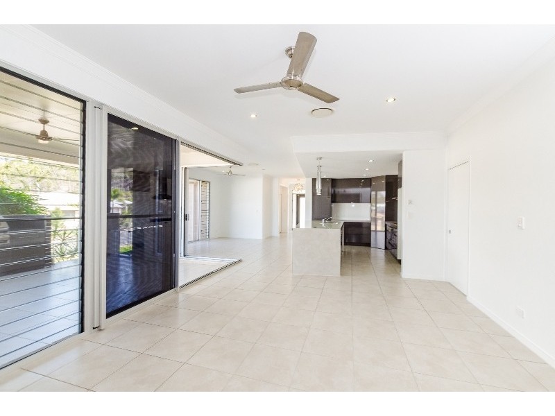 12 Grasstree Crescent, Kirkwood QLD 4680