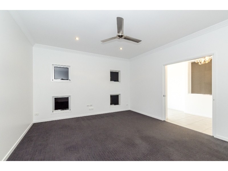 12 Grasstree Crescent, Kirkwood QLD 4680