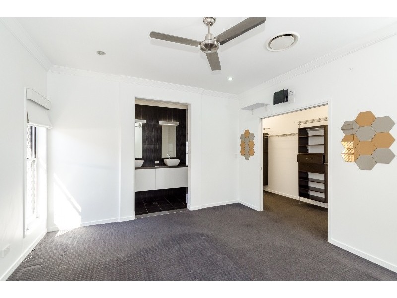 12 Grasstree Crescent, Kirkwood QLD 4680