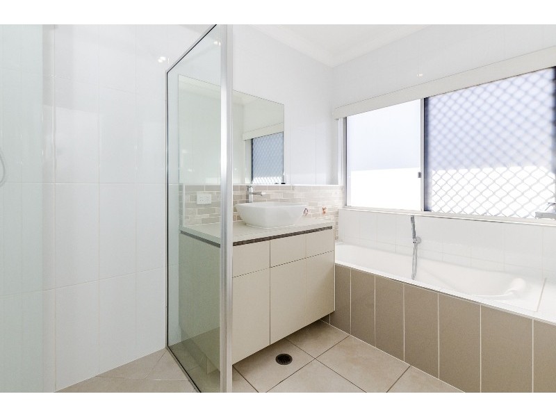 12 Grasstree Crescent, Kirkwood QLD 4680