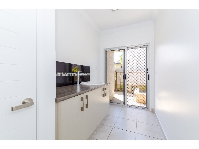 12 Grasstree Crescent, Kirkwood QLD 4680
