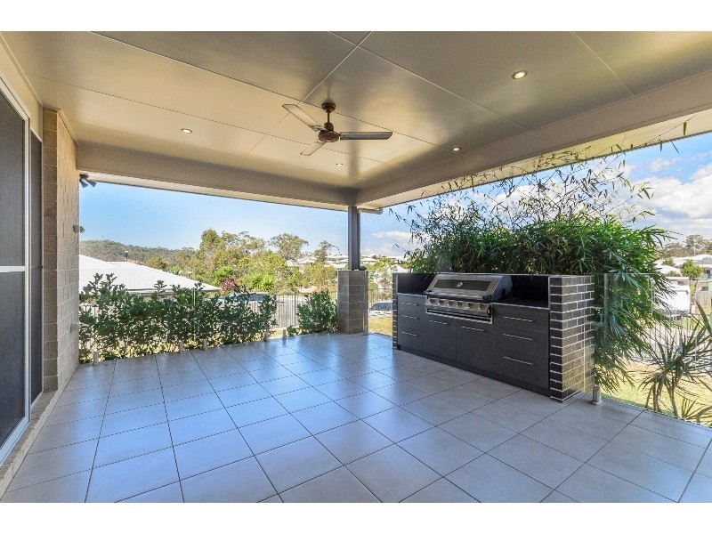 12 Grasstree Crescent, Kirkwood QLD 4680
