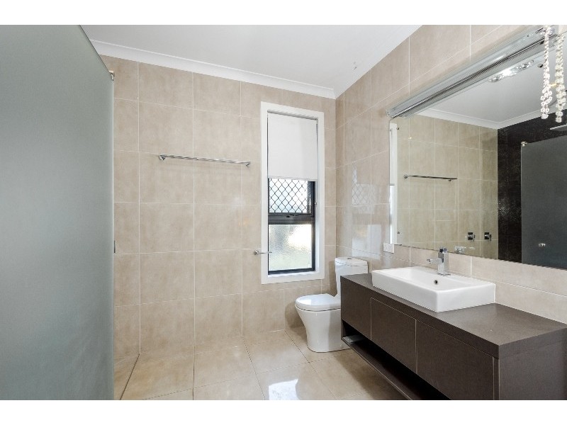 8 Redgum Drive, Kirkwood QLD 4680