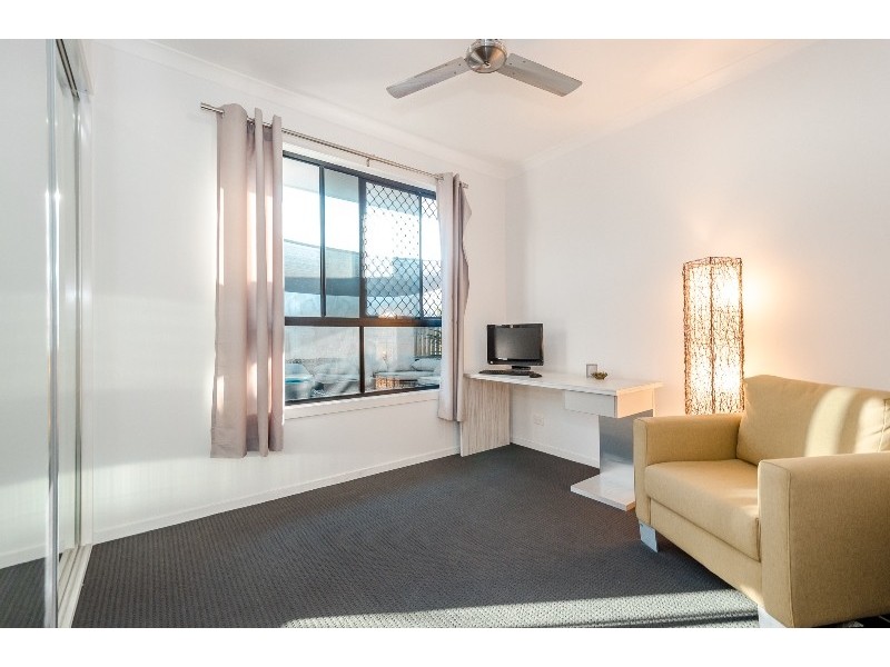 8 Redgum Drive, Kirkwood QLD 4680