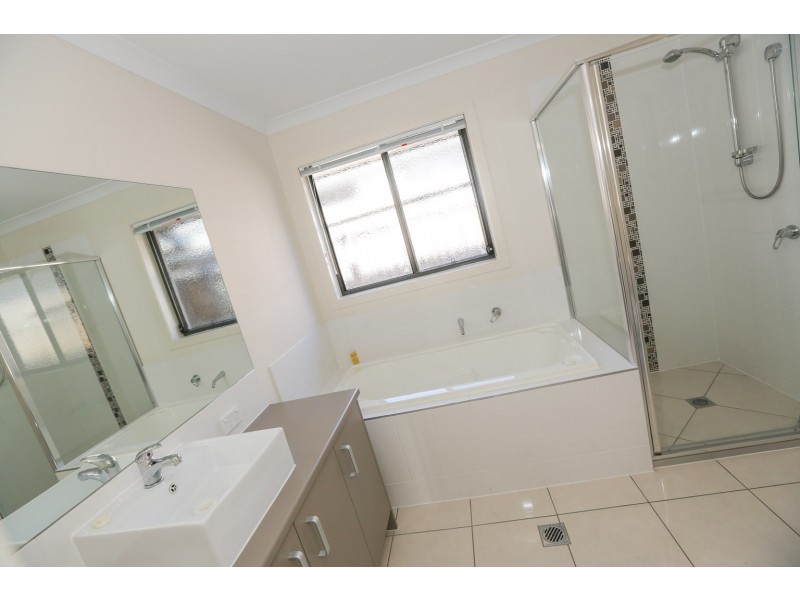14 Seagull Boulevard, Kirkwood QLD 4680