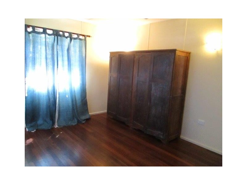 6 BRUNKE STREET, West Gladstone QLD 4680