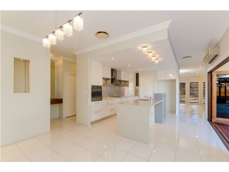 11 Grasstree Crescent, Kirkwood QLD 4680