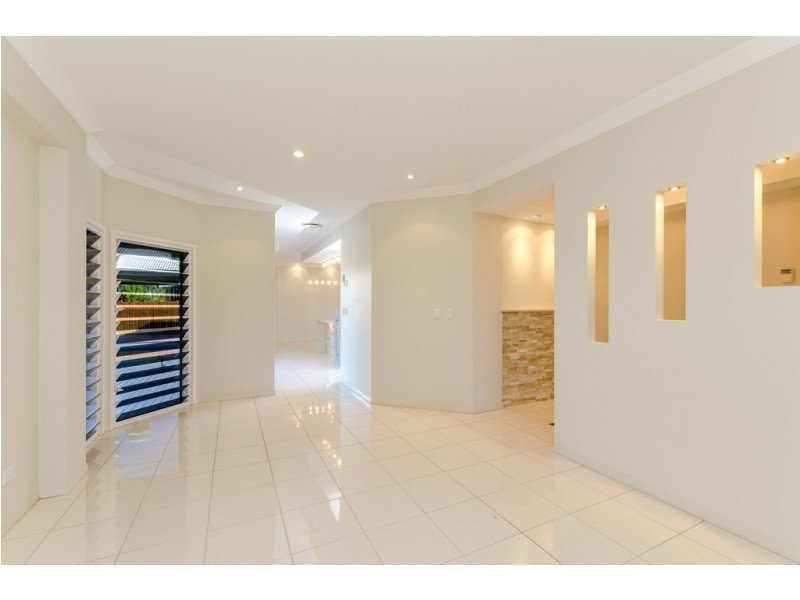 11 Grasstree Crescent, Kirkwood QLD 4680