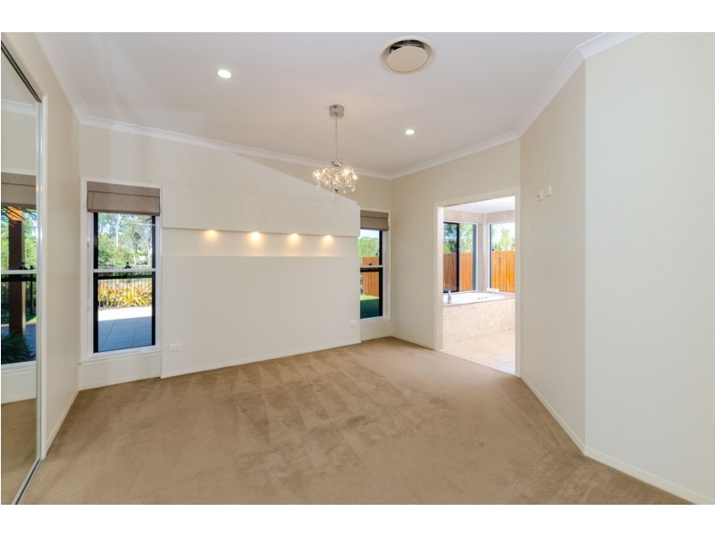 11 Grasstree Crescent, Kirkwood QLD 4680