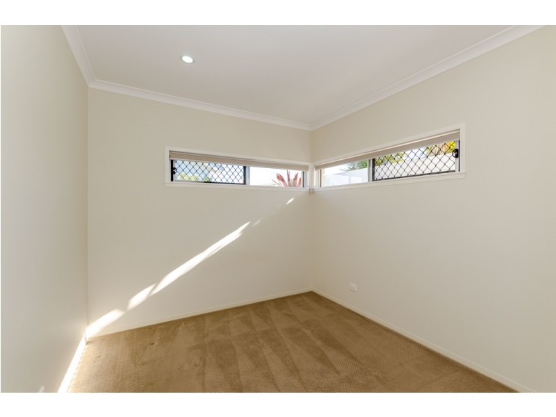 11 Grasstree Crescent, Kirkwood QLD 4680