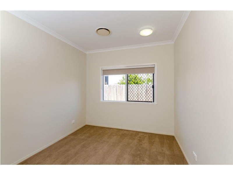 11 Grasstree Crescent, Kirkwood QLD 4680