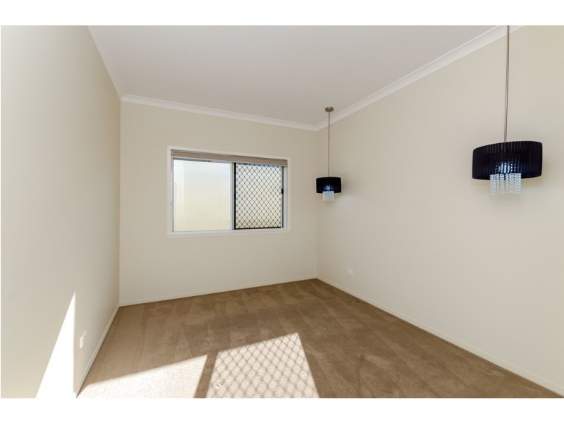 11 Grasstree Crescent, Kirkwood QLD 4680