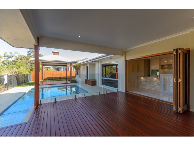 11 Grasstree Crescent, Kirkwood QLD 4680