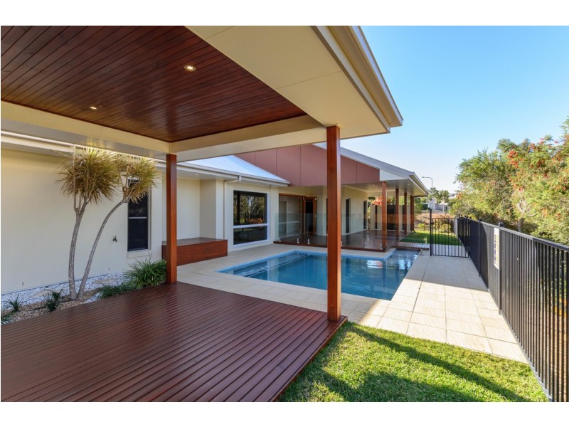 11 Grasstree Crescent, Kirkwood QLD 4680
