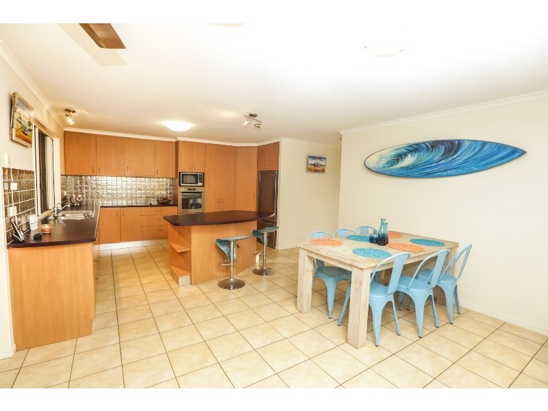 7 Leonie Court, New Auckland QLD 4680